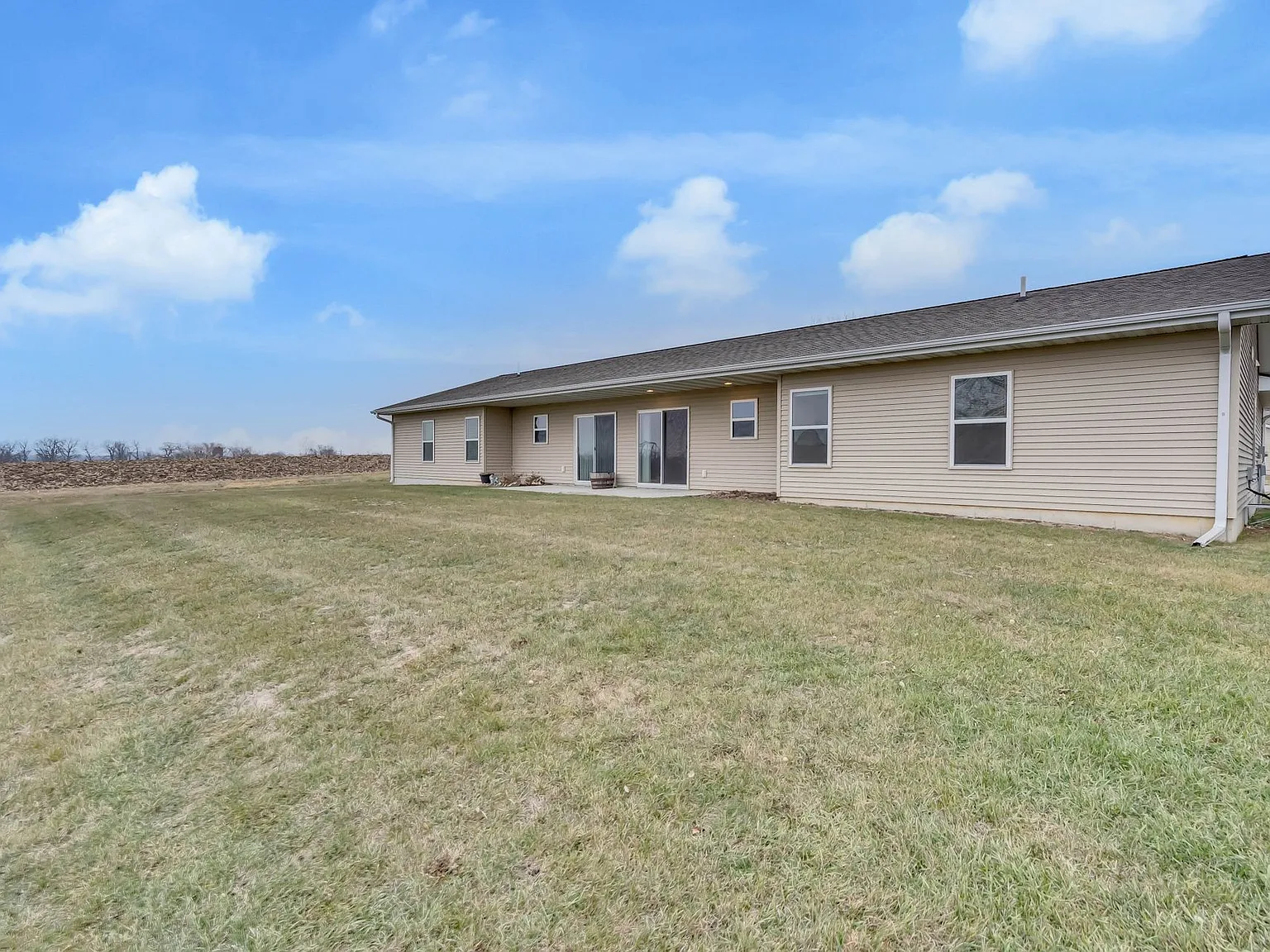 Beautiful 2 Bed 2 Bath | Waterloo | Near Lost Island Waterpark — Photo 3