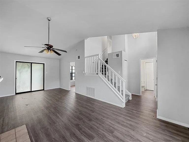 28 Brewster Ct — Photo 5