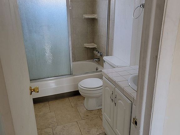 4th image of 4290 Loomis Ave APT 3