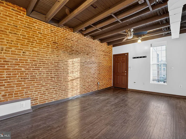1602 Latrobe St — Photo 4