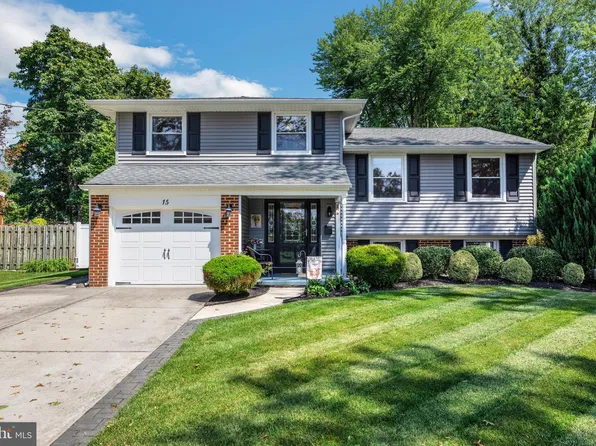 15 Knoll Rd, Stratford, NJ 08084