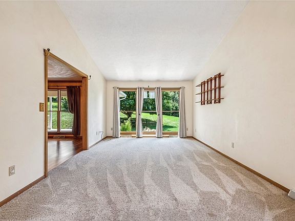 4th image of 6 Glencove Dr