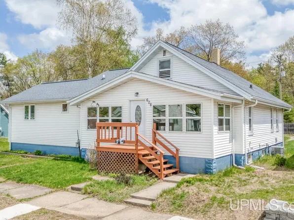 608 Harding Ave, Kingsford, MI 49802