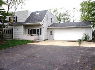 16904 County Line Rd, Union Grove, WI 53182