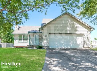 1921 NE Red Oak Ln, Blue Springs, MO 64029