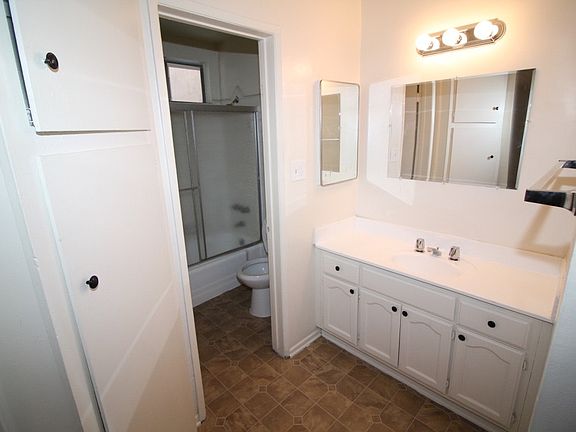 3rd image of 1749 Garfield Pl
