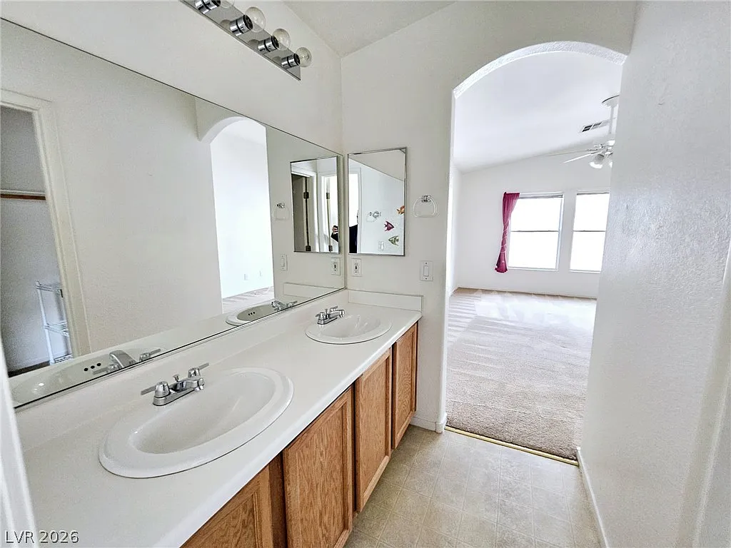 2 bed, 2.0 bath, 1079 sqft, $1,529 — Photo 1