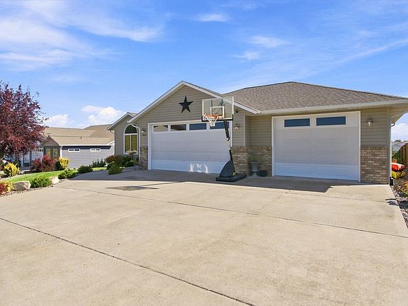 5th image of 3019 Cypress St
