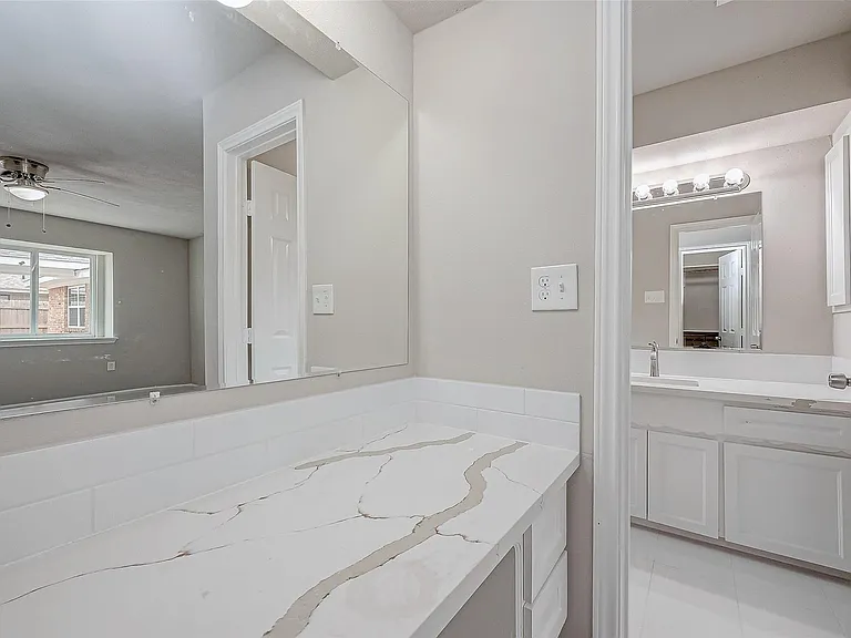 5622 Valkeith Dr — Photo 29