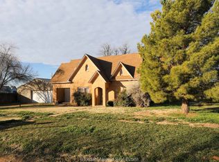 411 N McKinley Ave, Rotan, TX 79546