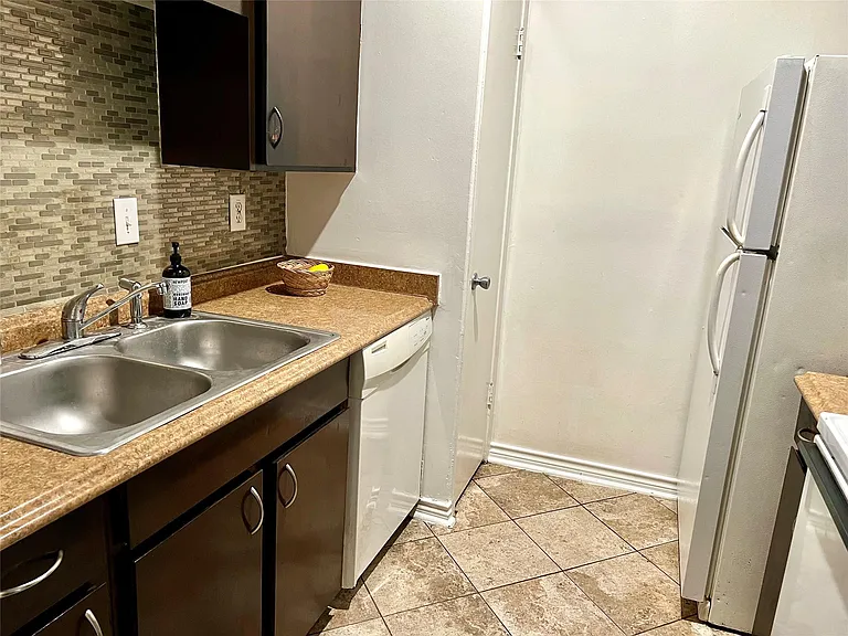 10047 Westpark Dr #9 — Photo 11