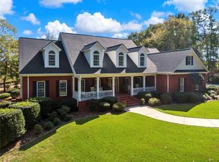 5781 Chateau Glen Dr, Hoschton, GA 30548