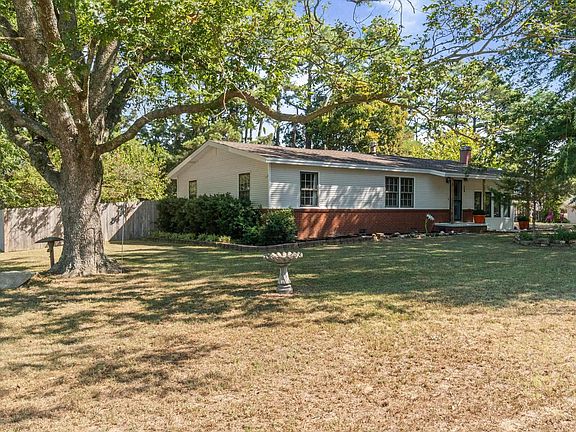 2nd image of 128 Circle Dr
