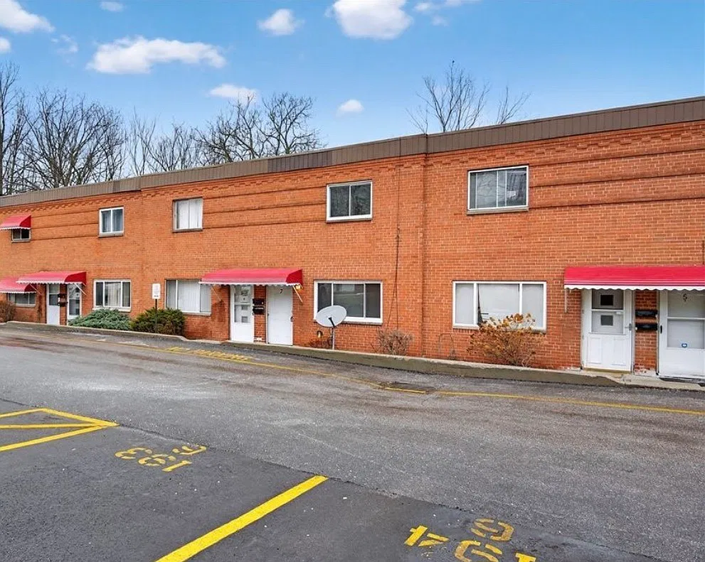 2 bed, $1,400 — Photo 1