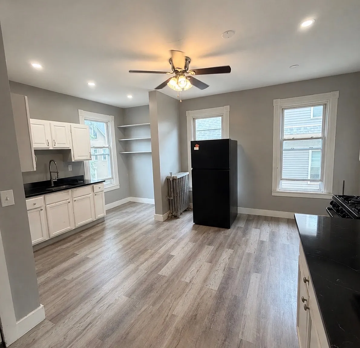 3 bed, 1.0 bath, 4857 sqft, $2,200 — Photo 2