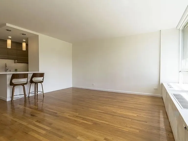 300 E 33rd St #7P — Photo 3