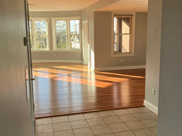 40 College St APT 611, Burlington, VT 05401