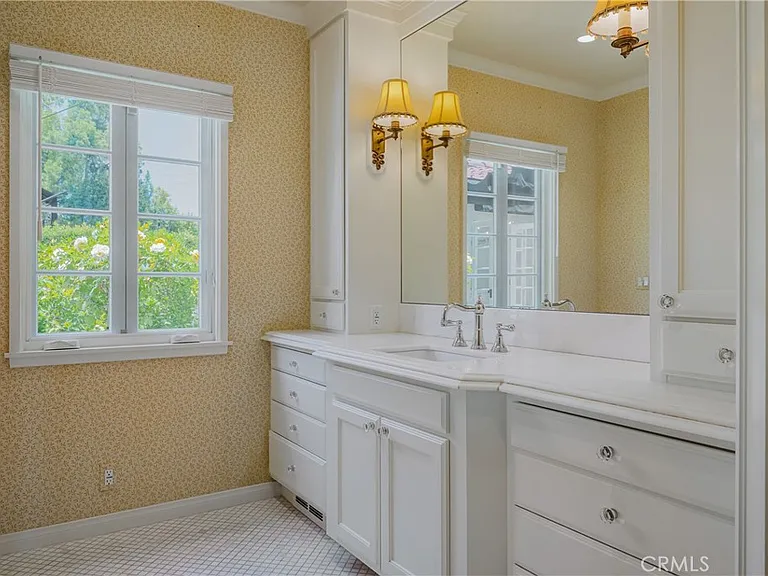 1243 Rossmoyne Ave — Photo 34