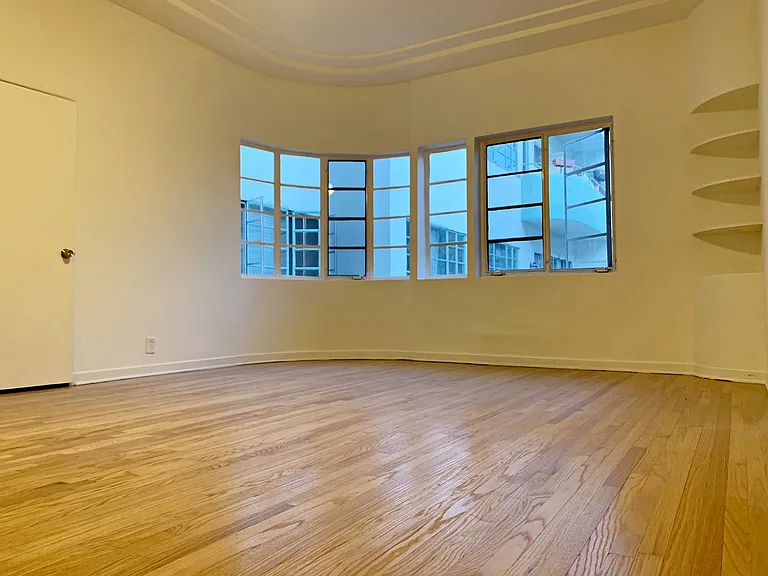 909 S Serrano Ave — Photo 14