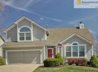 12261 S Shannan Ln, Olathe, KS 66062