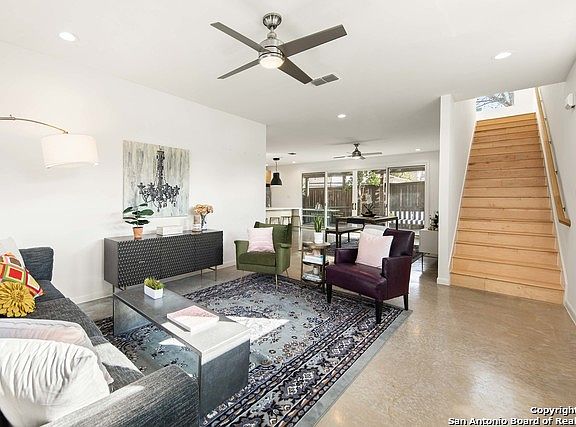 4th image of 402 Everest Ave