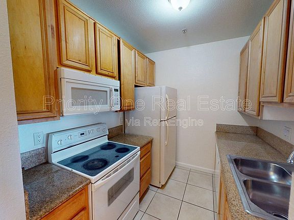 4th image of 4041 Oakcrest Dr Unit 405