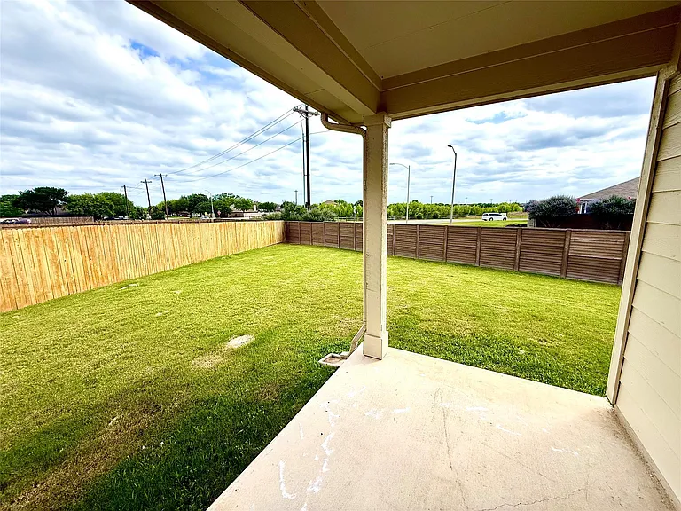 413 Abbey Ln — Photo 16