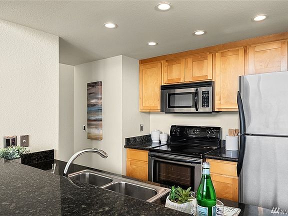 3rd image of 8812 20th Ave NE APT A307