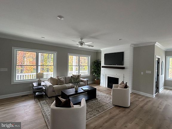 5th image of 200 E Lake Dr