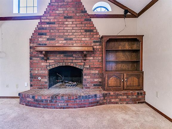 5th image of 9901 Woodview Dr