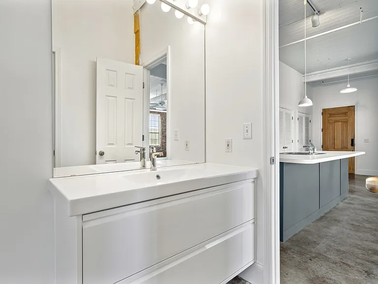 Floating Bath Vanity