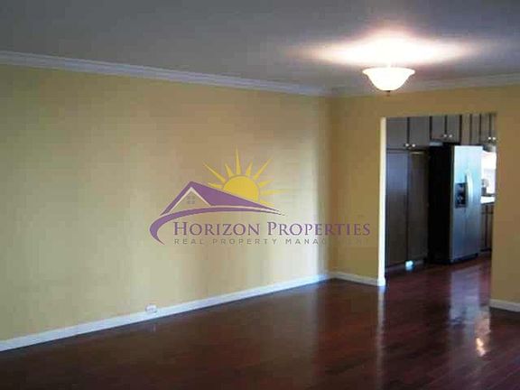 3rd image of 210 Dunbarton Cir