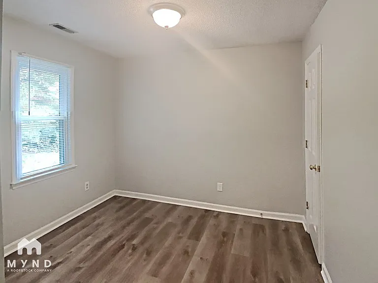 2200 Long And Winding Rd — Photo 13