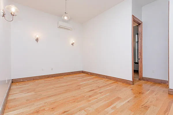 Rented by MySpaceNYC | media 8