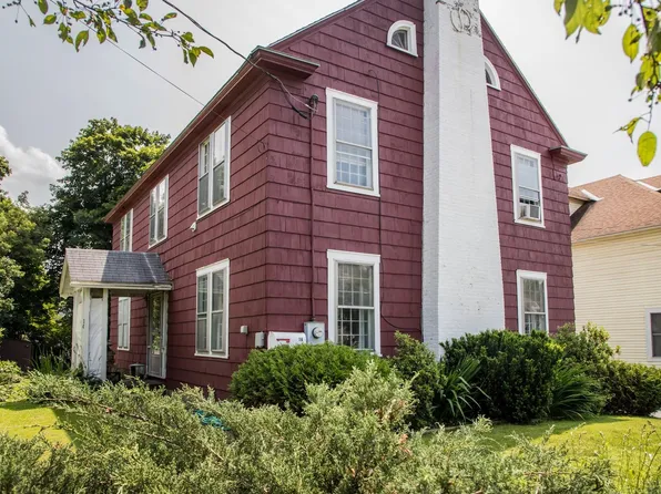 16 Crescent Street, Rutland City, VT 05701