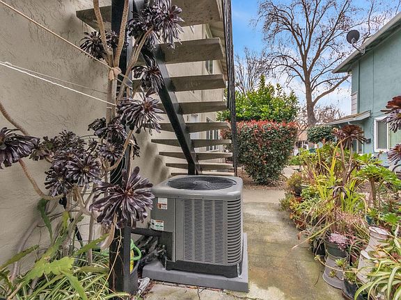 5th image of 1369 Del Rio Cir Unit D