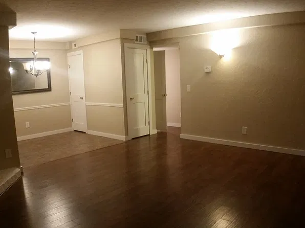 6028 Northwest Expy, Warr Acres, OK 73132