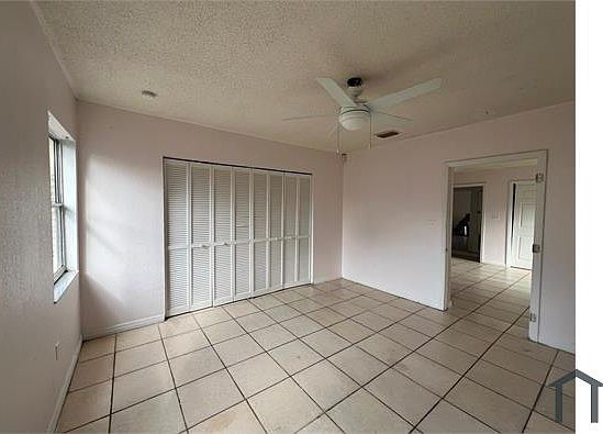 4th image of 8722 N Orangeview Ave