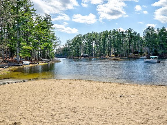 3rd image of 20 Lake Pines Circle