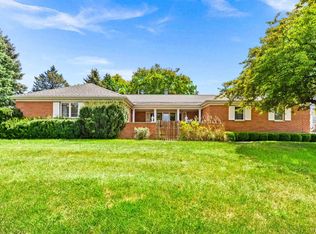 1320 Redwood Dr, Pekin, IL 61554