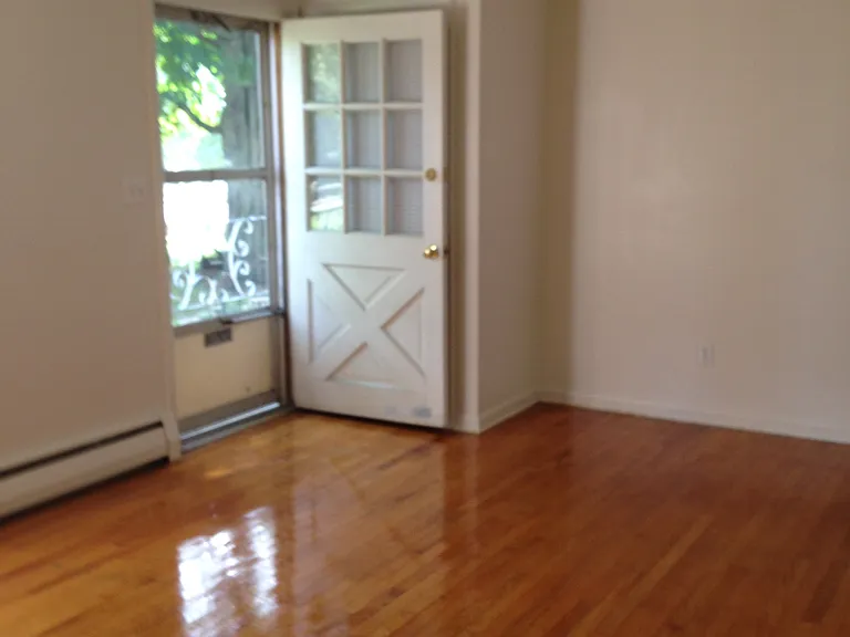 323-349 E Walnut St — Photo 16