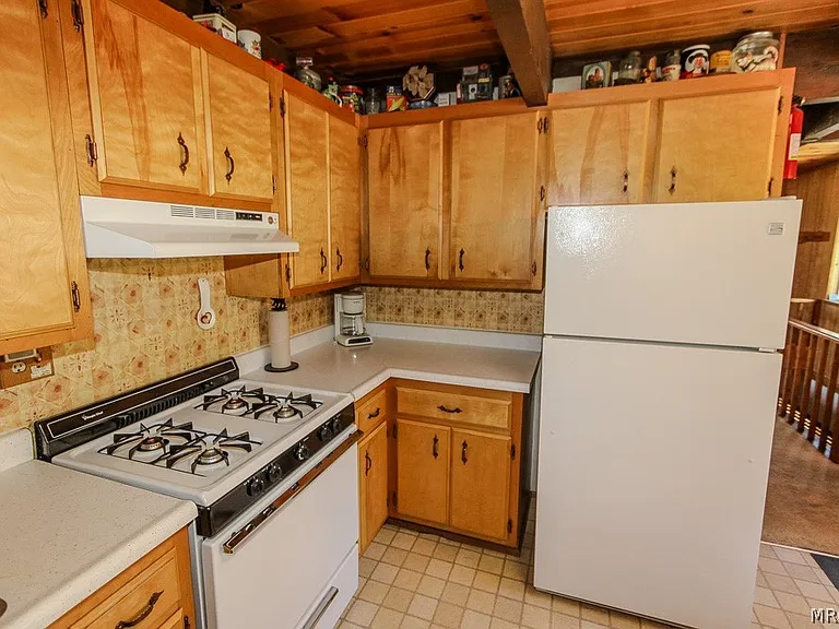 136 Mann Dr — Photo 8
