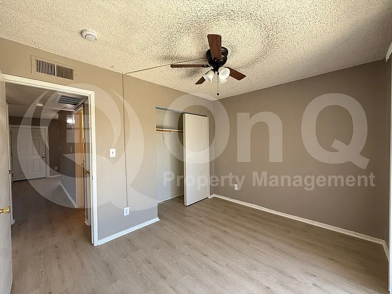 2201 W Belmont Ave #7 — Photo 6
