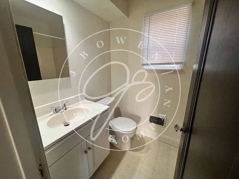 3947 Watson Ave — Photo 7