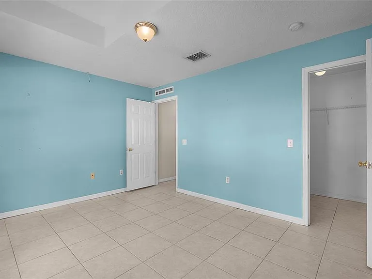 265 Jocelyn Dr — Photo 10