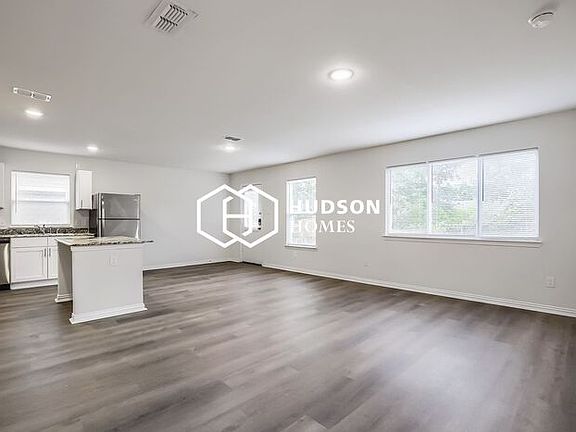 4th image of 127 Holiday Dr