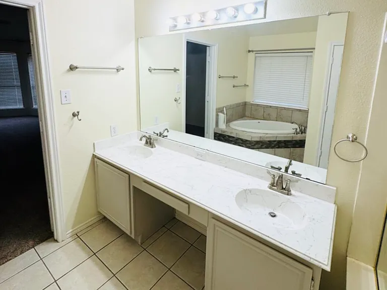 716 Elm Falls Pl — Photo 10