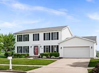 2708 Southlawn Dr, Bloomington, IL 61705