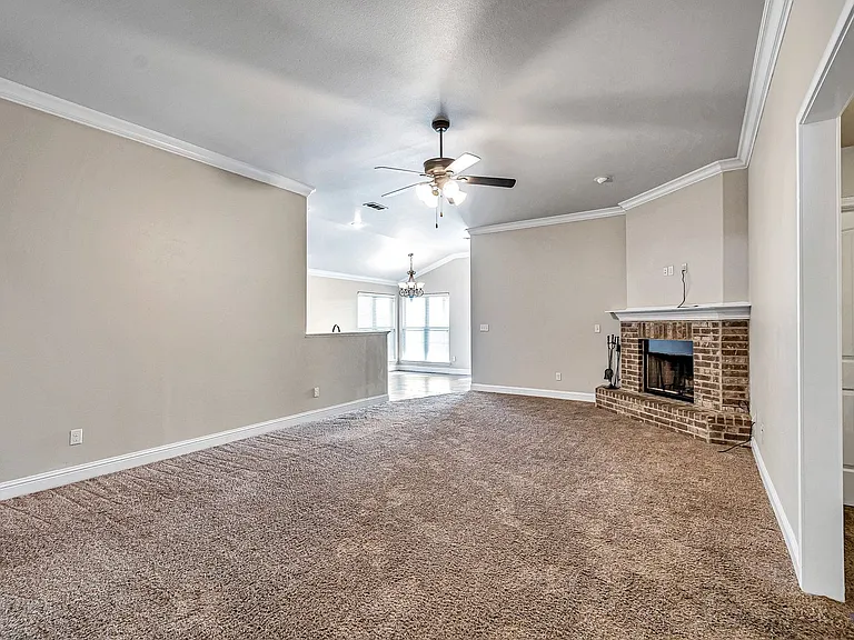 423 O'Rourke St — Photo 3