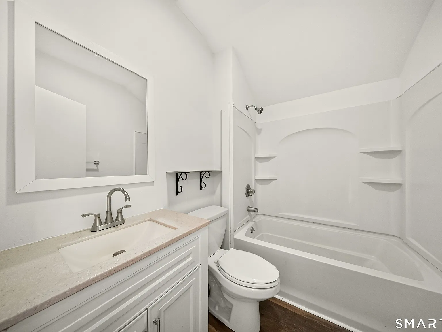 2 bed, 1.0 bath, 864 sqft, $1,950 — Photo 2